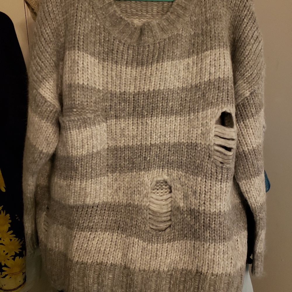 Brand new Pol sweater w distressing